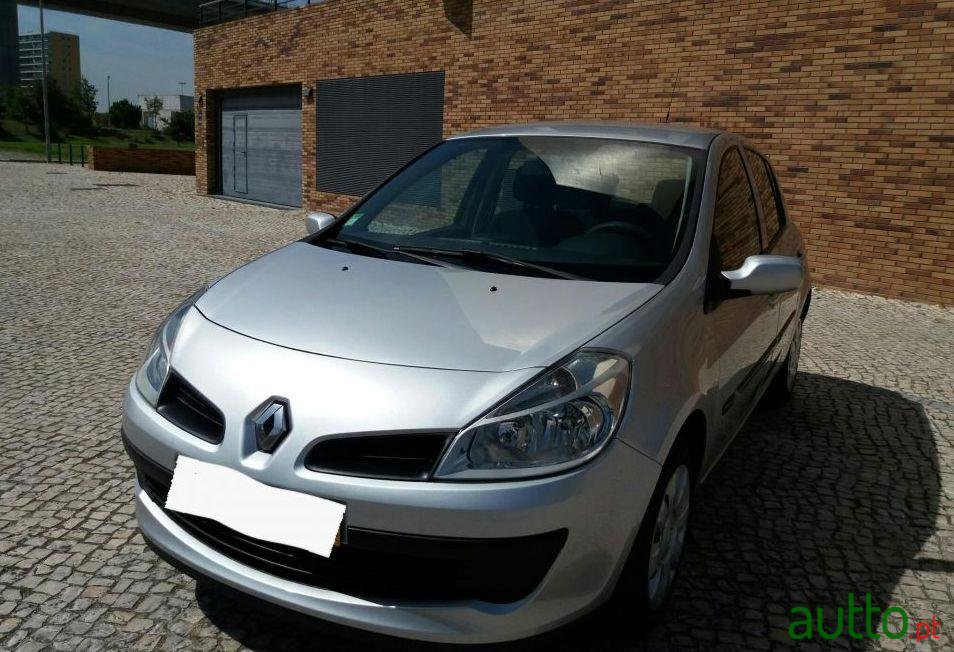 2005' Renault Clio 1.2 16V Confort photo #1
