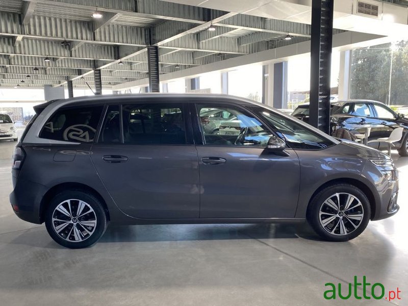 2019' Citroen C4 Spacetourer photo #6