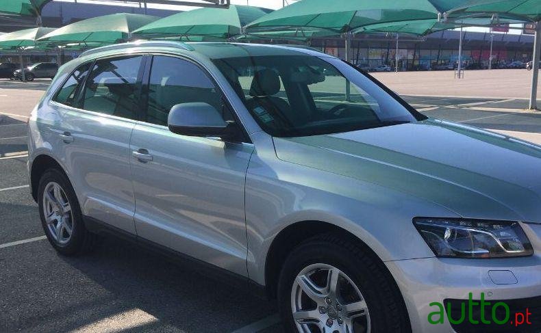 2009' Audi Q5 2.0 Tdi Quattro photo #3