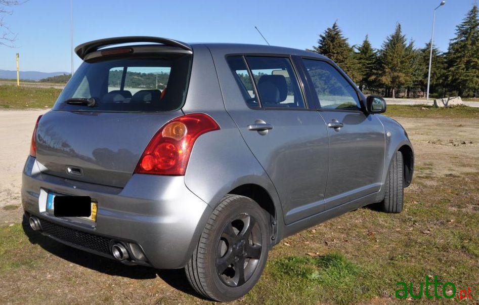 2007' Suzuki Swift 1.3 Ddis Glx photo #2
