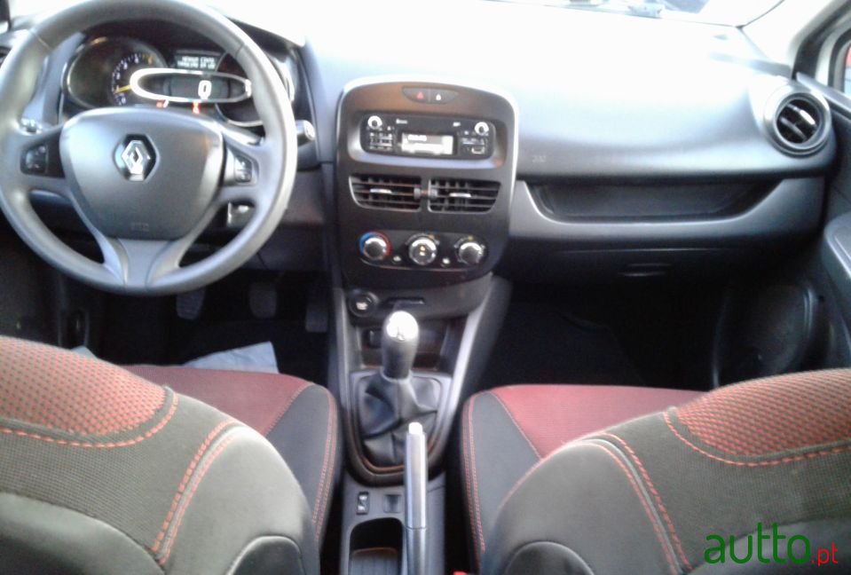 2013' Renault Clio Sport Tourer photo #5