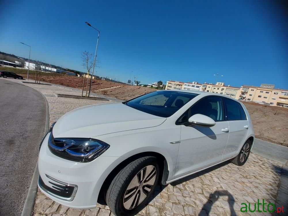 2019' Volkswagen e-Golf photo #1