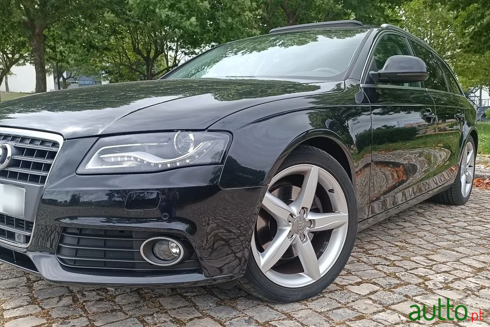 2008' Audi A4 Avant photo #2