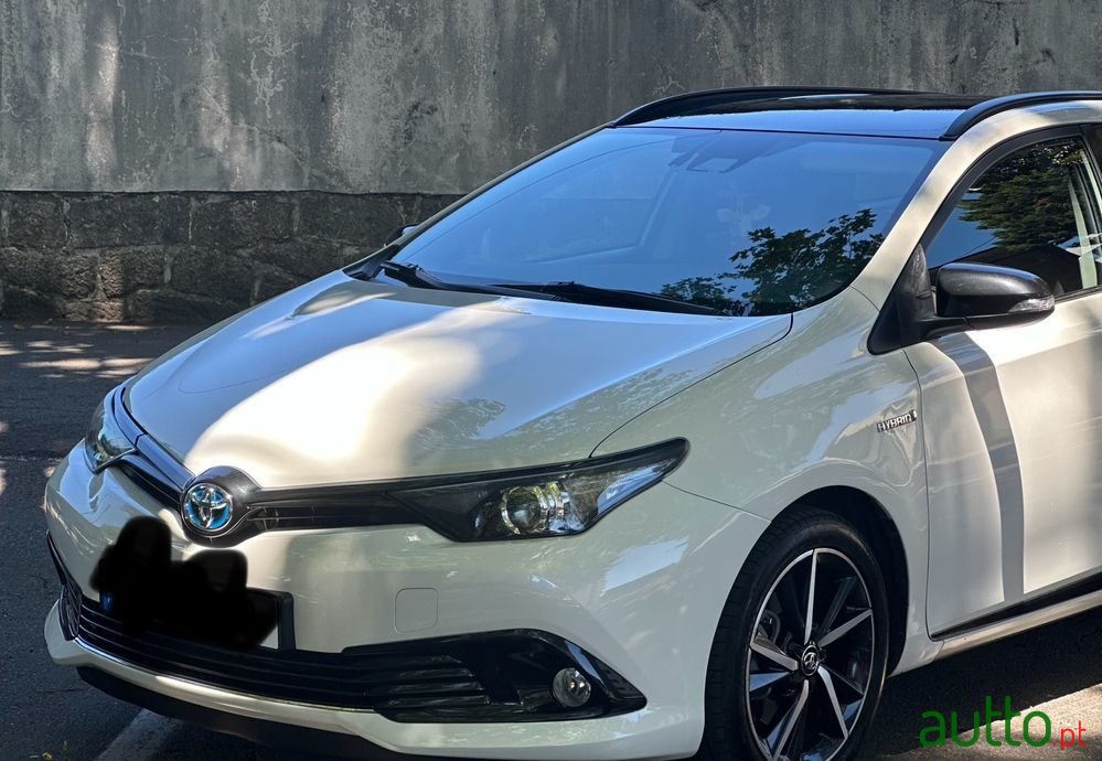 2017' Toyota Auris Touring Sports photo #1