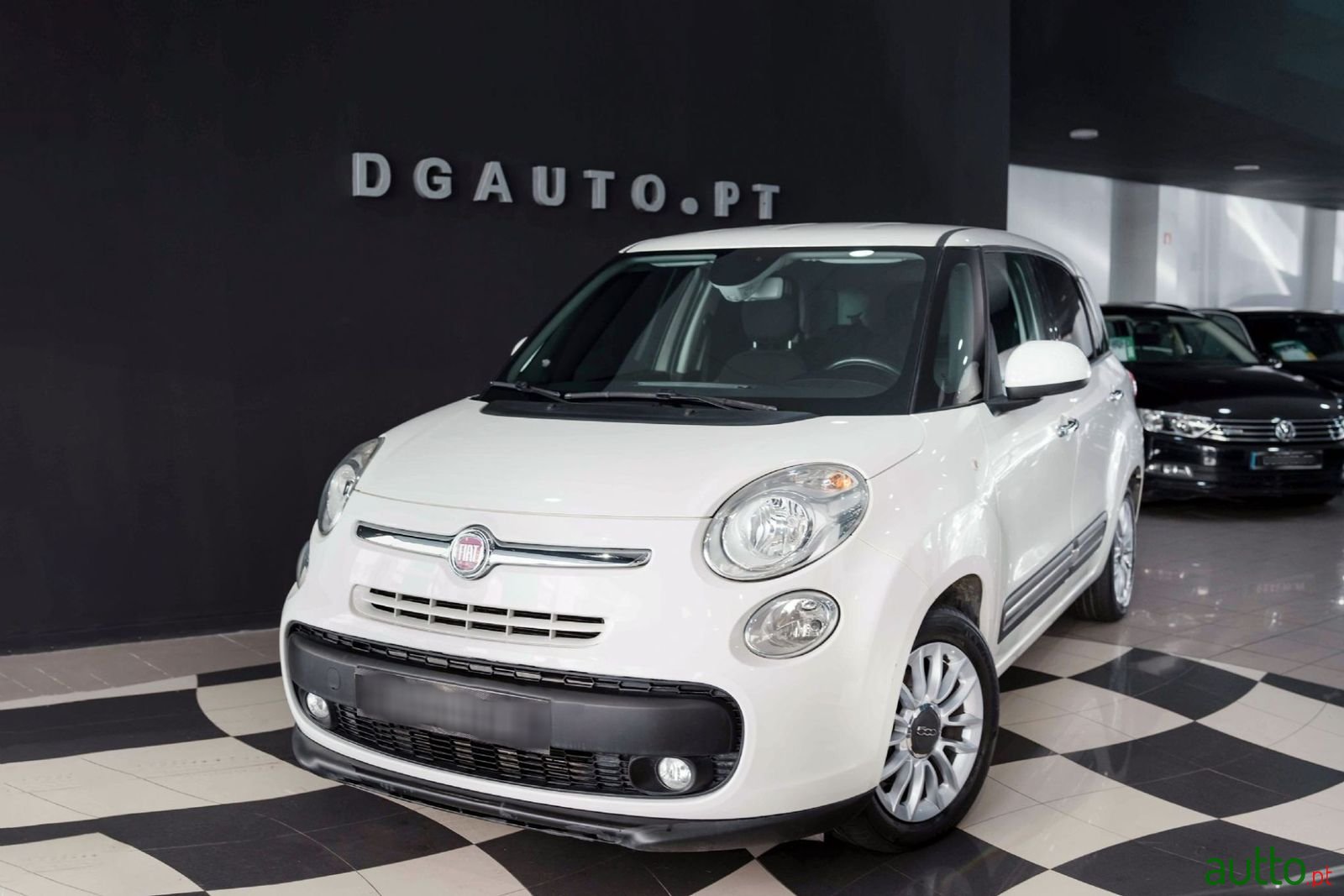 2015' Fiat 500L photo #1
