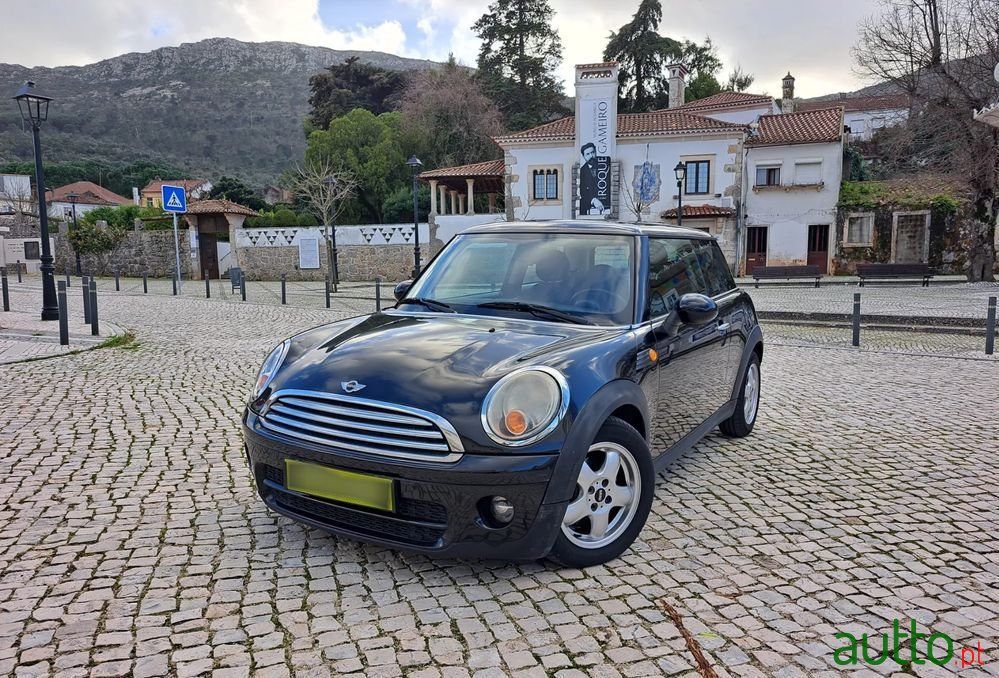 2009' MINI Cooper D 3 Portas photo #1