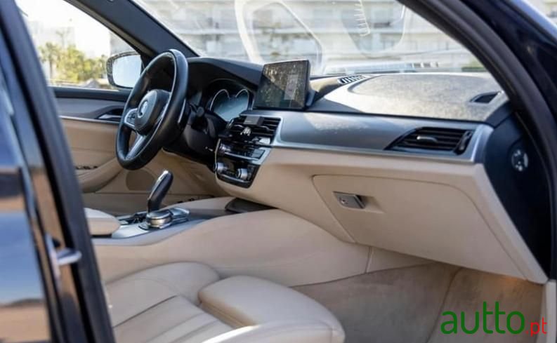 2017' BMW 530 photo #5