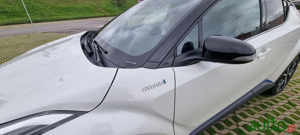 2020' Toyota C-HR photo #4