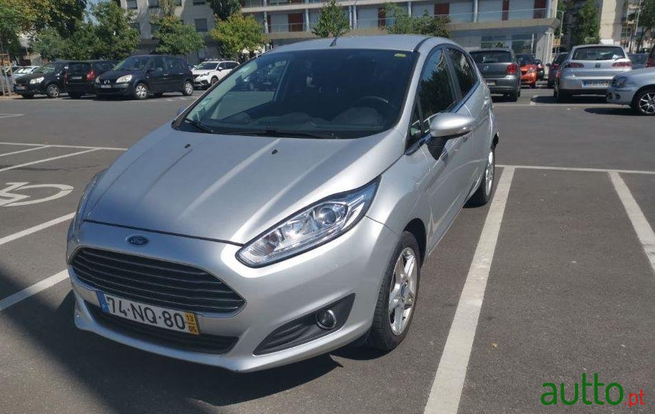 2013' Ford Fiesta photo #2