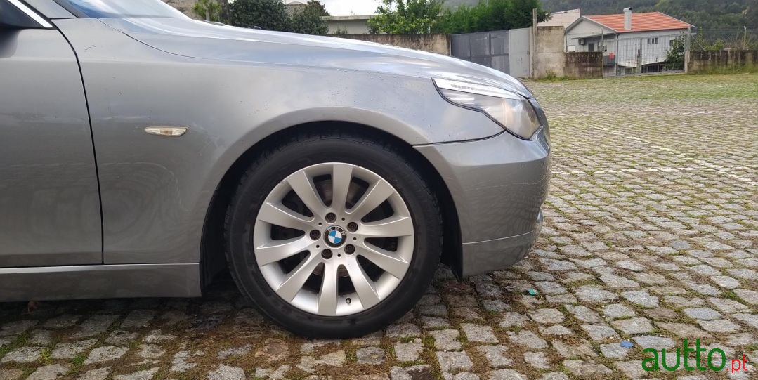 2010' BMW 520 Sport photo #5