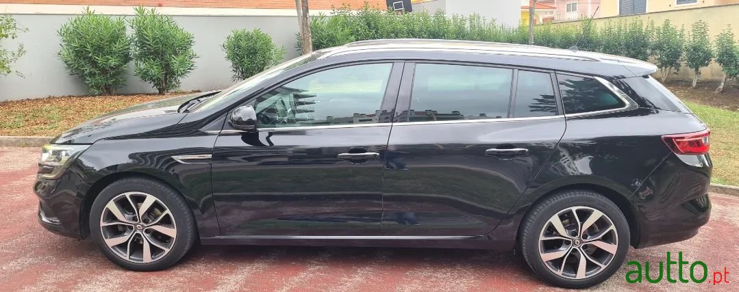 2017' Renault Megane Sport Tourer photo #5