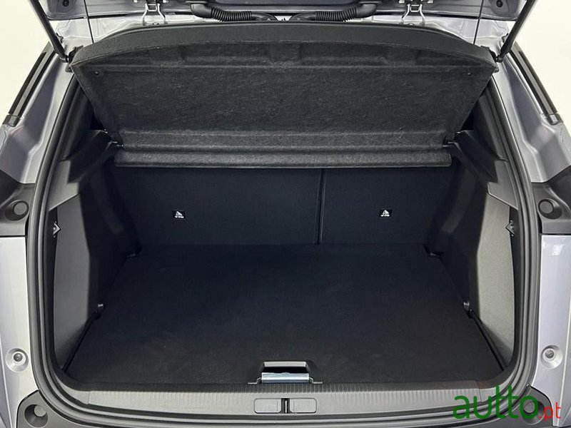 2022' Peugeot 2008 1.2 Puretech Allure photo #5