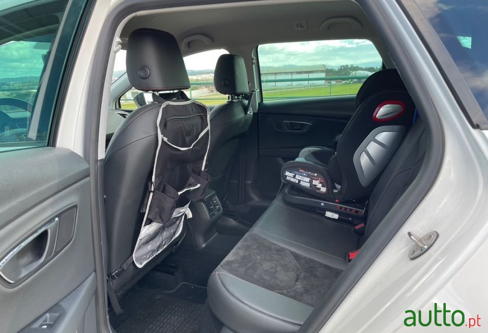 2017' SEAT Leon St photo #6