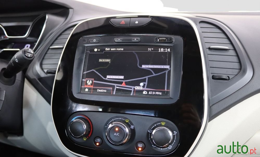 2019' Renault Captur photo #6