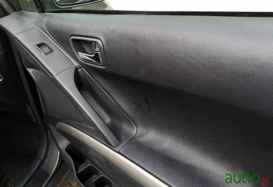 2005' Toyota Corolla Verso photo #4