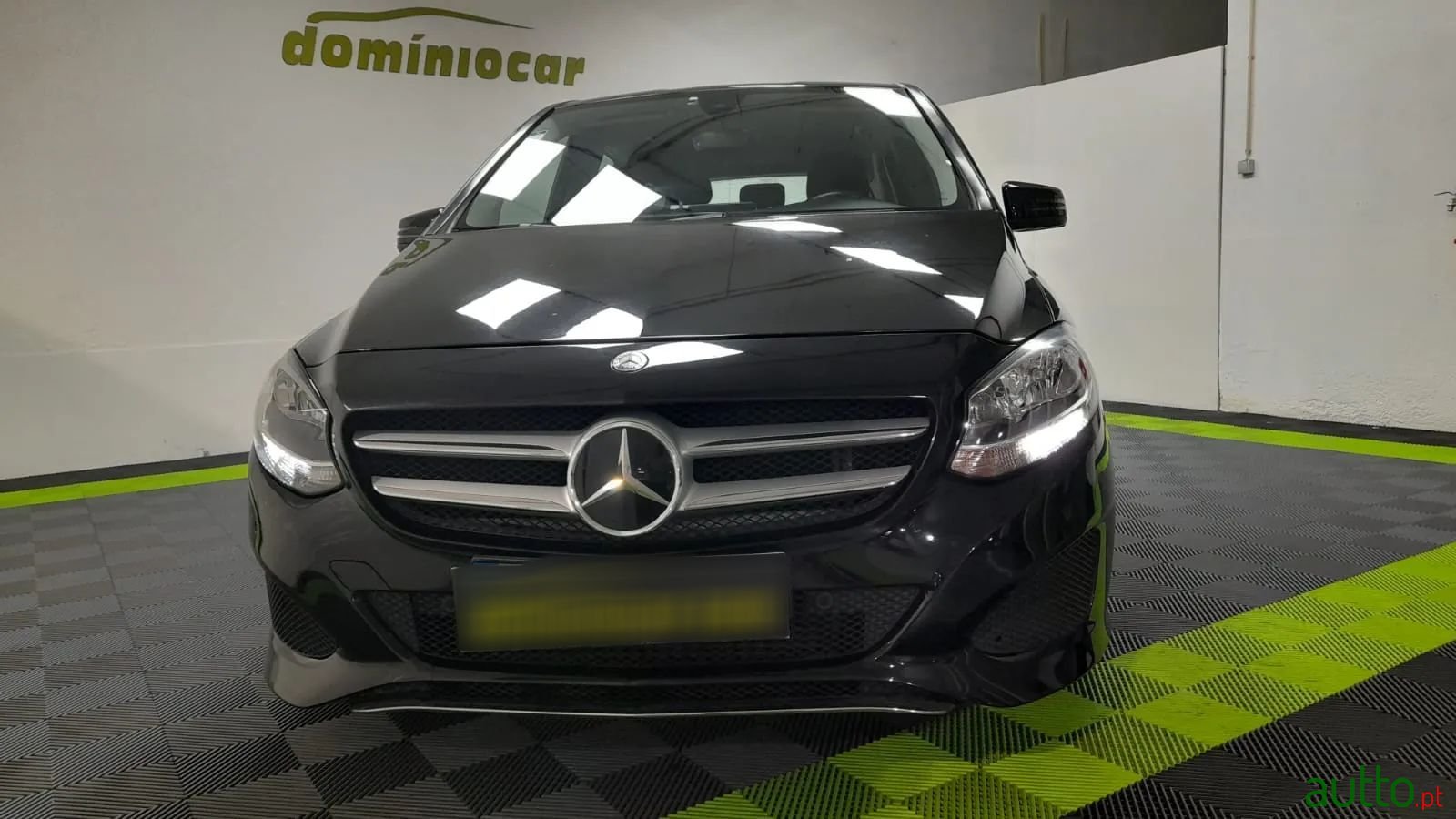 2015' Mercedes-Benz B-180 photo #2