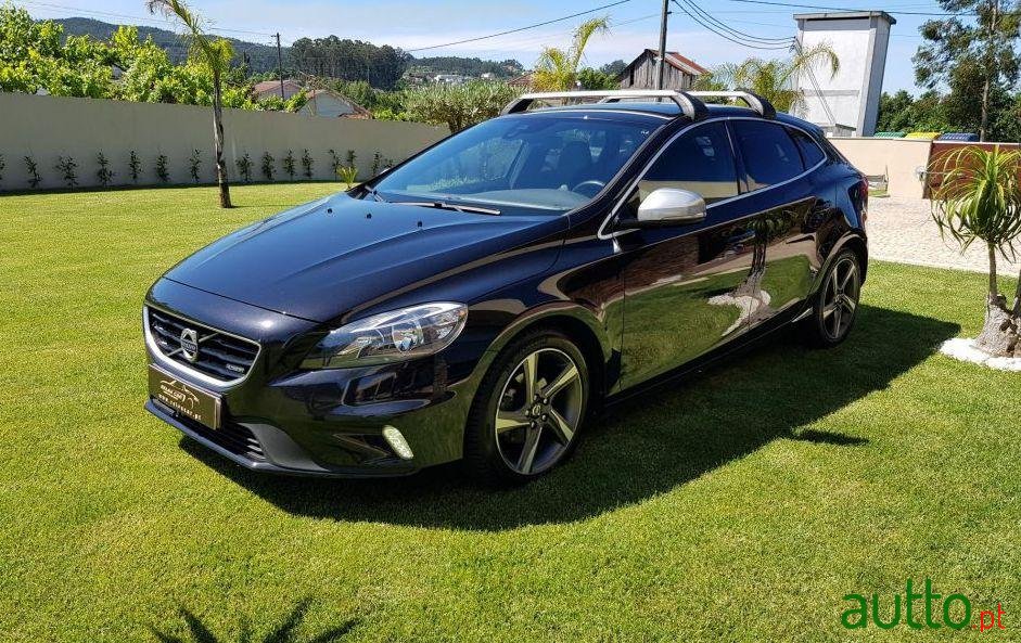 2013' Volvo V40 R Design photo #1