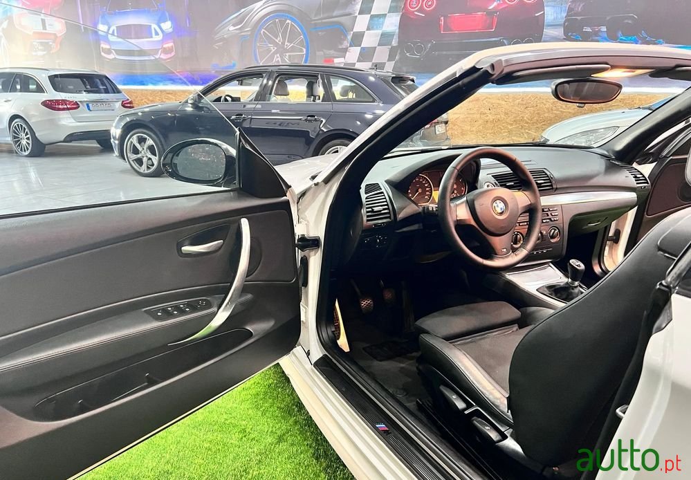 2009' BMW 118 D Pack M photo #2