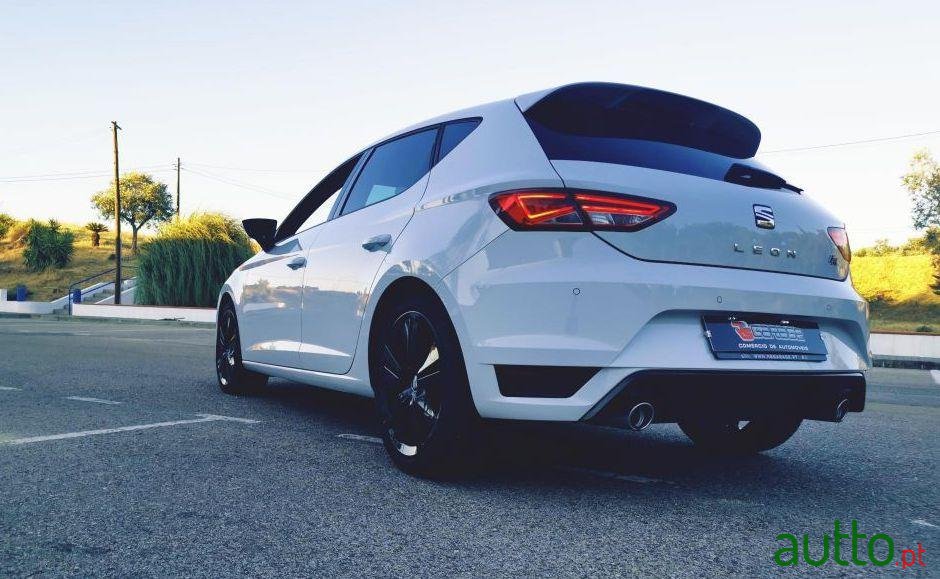 2016' SEAT Leon photo #2