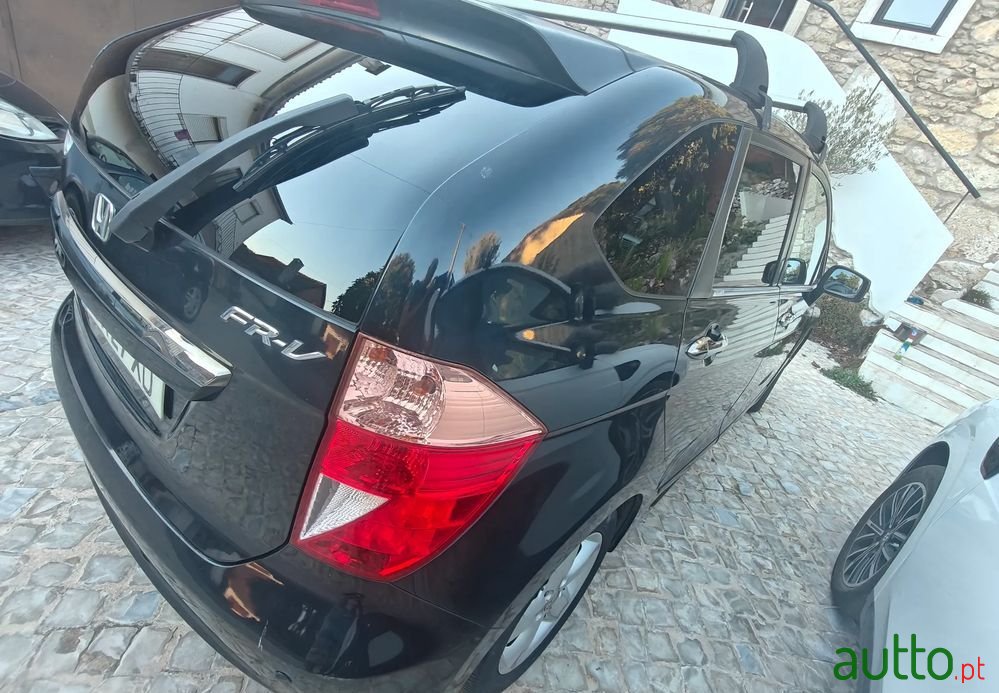 2010' Honda FR-V photo #5