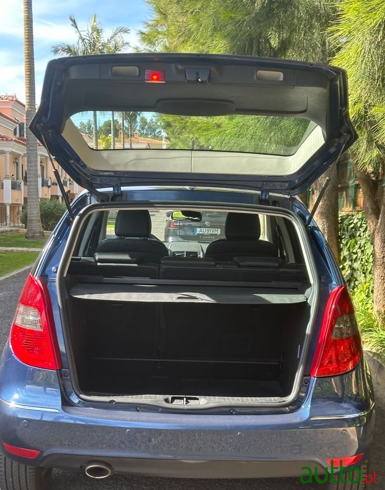 2008' Mercedes-Benz A 150 Avantgarde photo #3