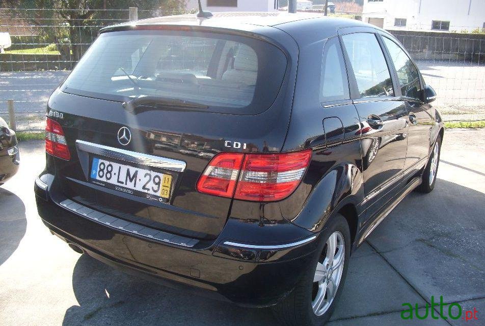 2011' Mercedes-Benz B-180 Executive photo #1