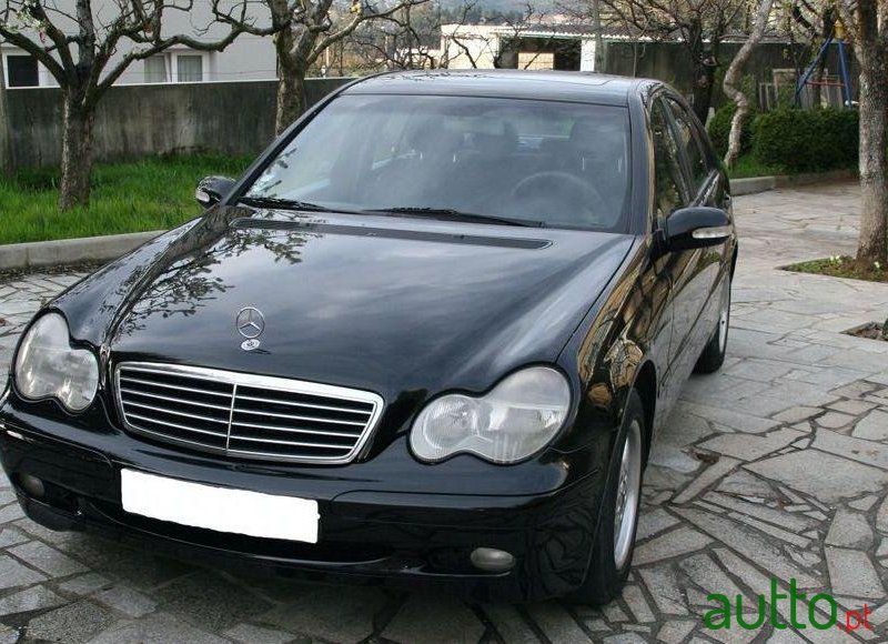 2002' Mercedes-Benz 220 photo #1