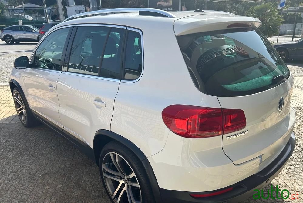 2011' Volkswagen Tiguan photo #4