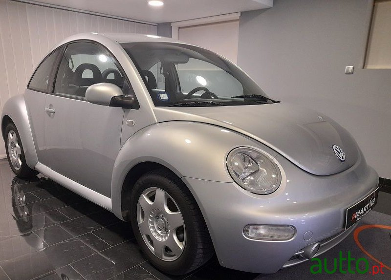 2002' Volkswagen New Beetle photo #2