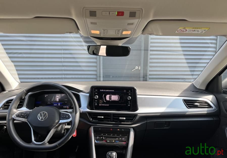 2024' Volkswagen T-Roc 1.0 Tsi Urban photo #3