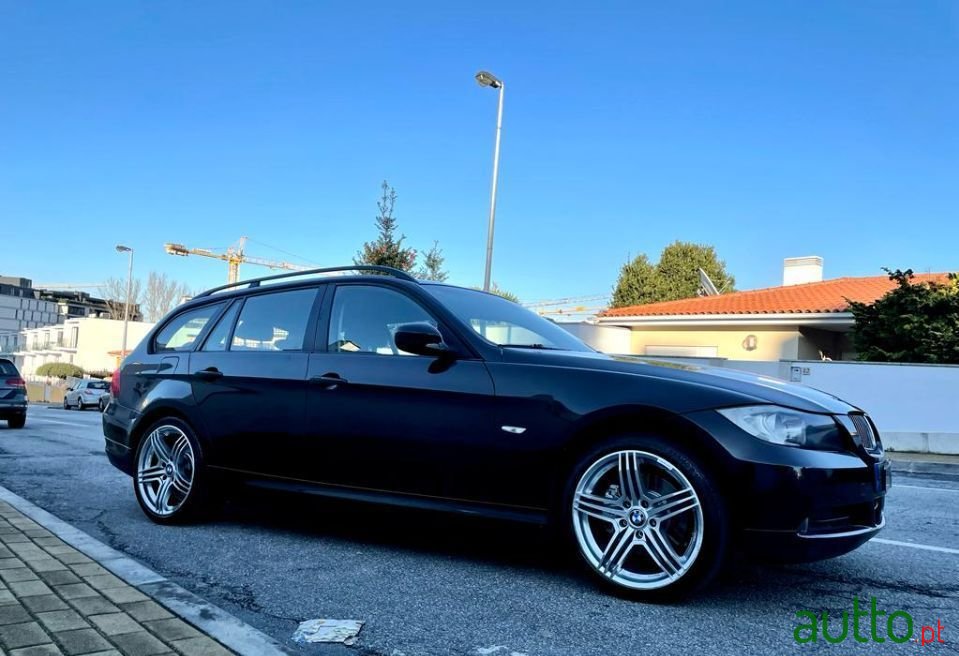 2009' BMW 320 Sport photo #2