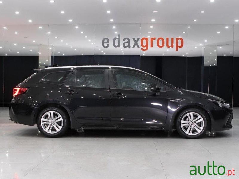 2021' Toyota Corolla Touring Sports photo #2