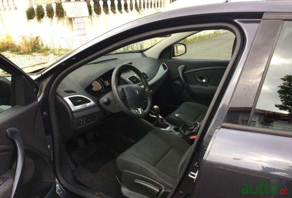 2013' Renault Megane Sport Tourer photo #1