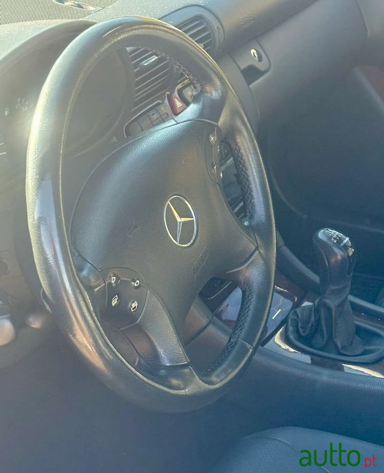 2001' Mercedes-Benz Classe C photo #4