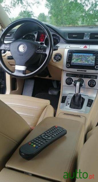 2008' Volkswagen Passat photo #4