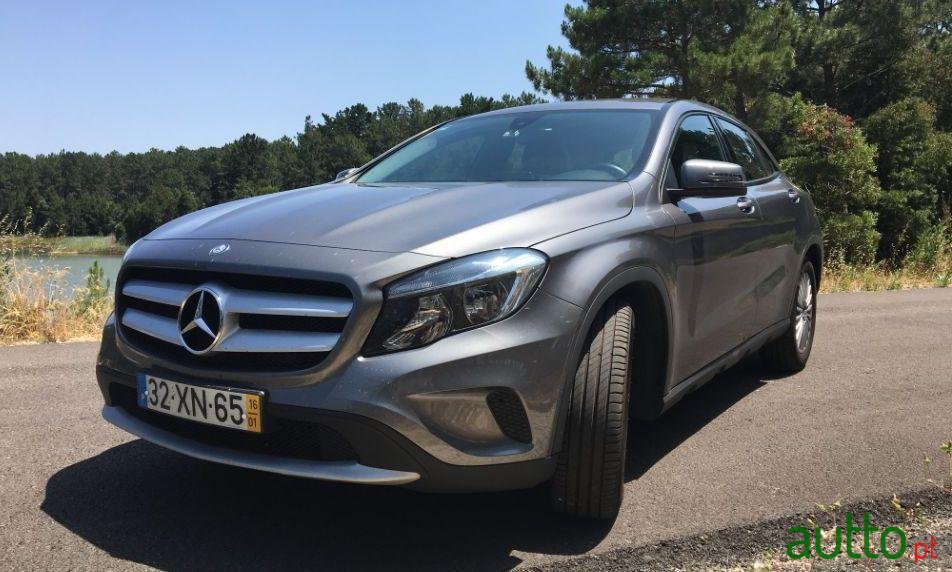 2016' Mercedes-Benz Gla-180 Style photo #2