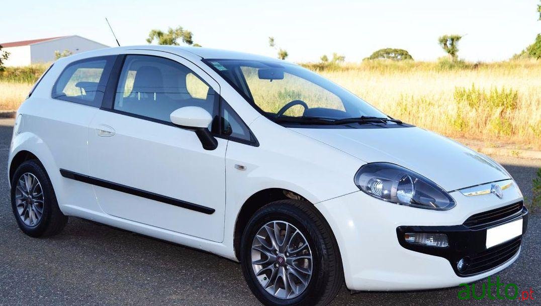 2011' Fiat Punto Evo photo #2