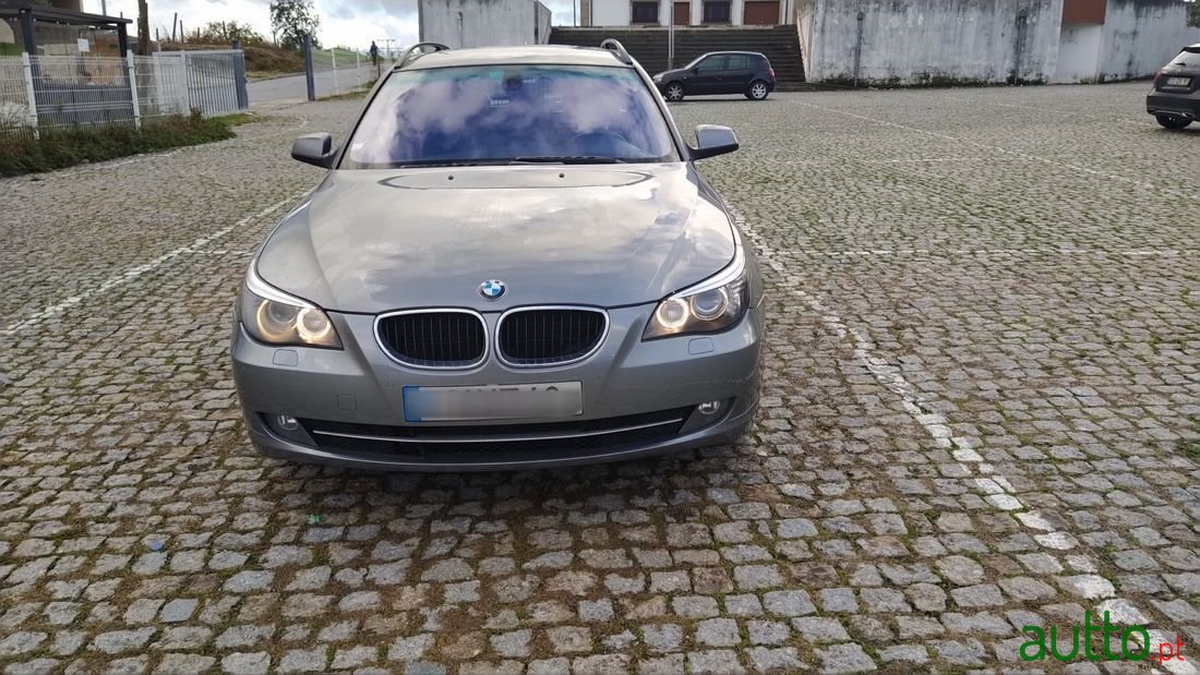 2010' BMW 520 photo #1