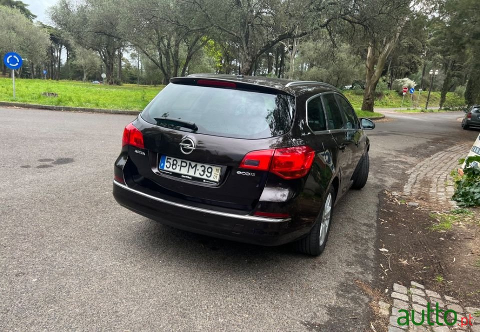 2015' Opel Astra photo #3