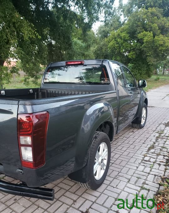 2017' Isuzu D-Max photo #4
