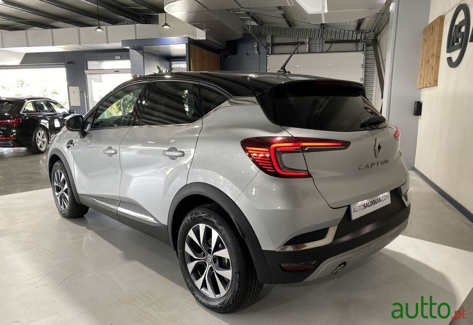 2020' Renault Captur photo #6