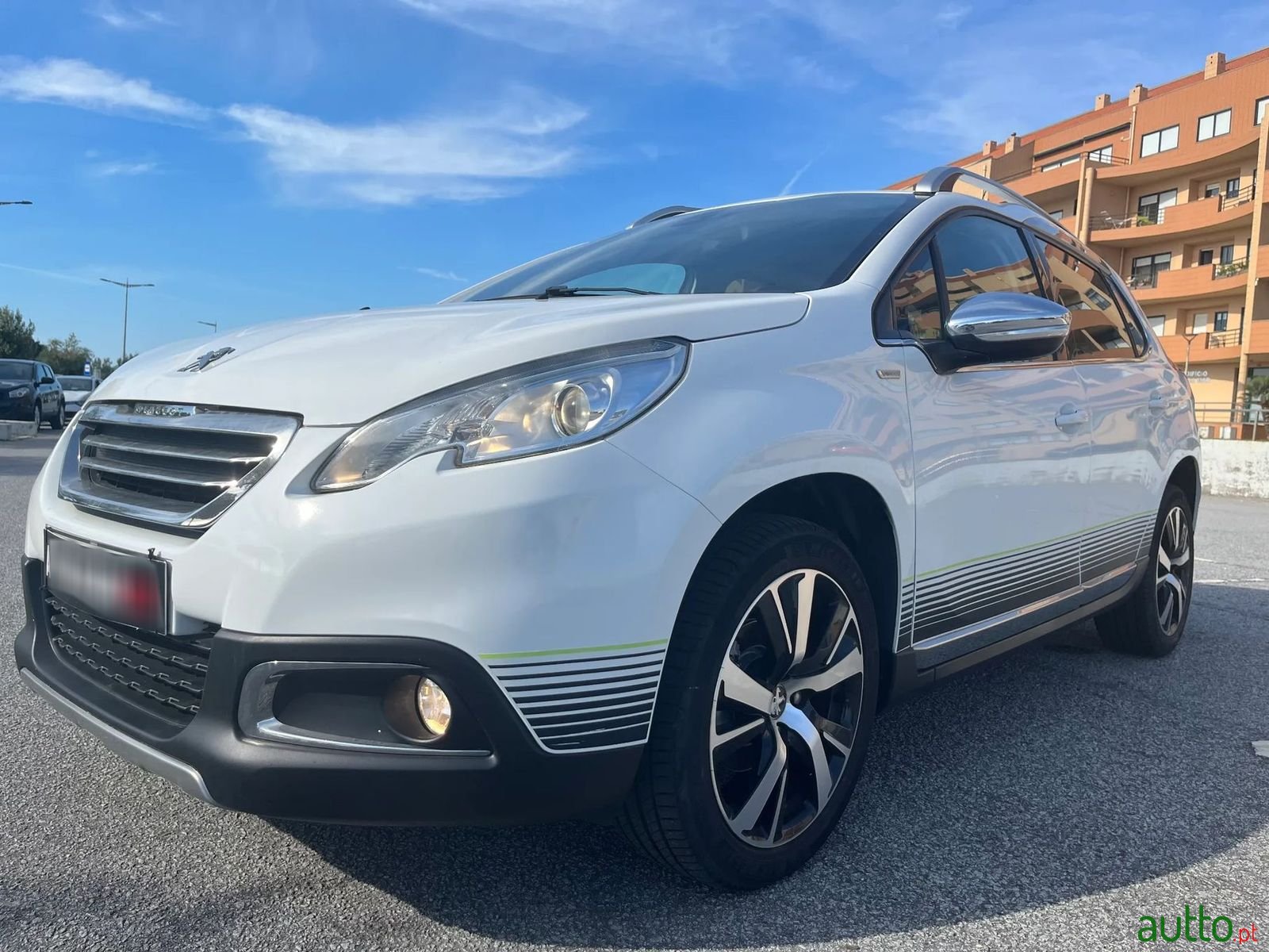 2014' Peugeot 2008 photo #1