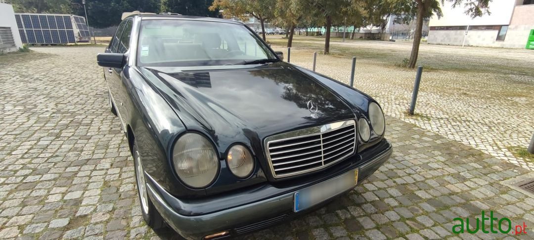 1998' Mercedes-Benz E-250 photo #2