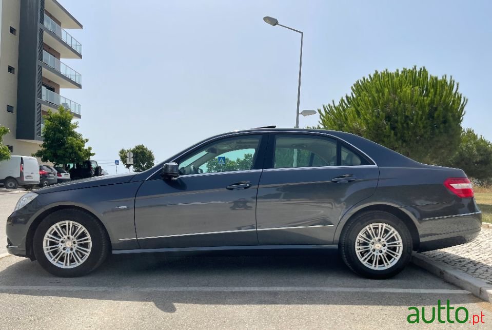 2010' Mercedes-Benz E-350 photo #4