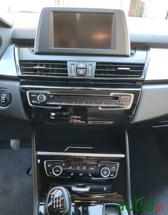 2015' BMW 216 Active Tourer photo #6