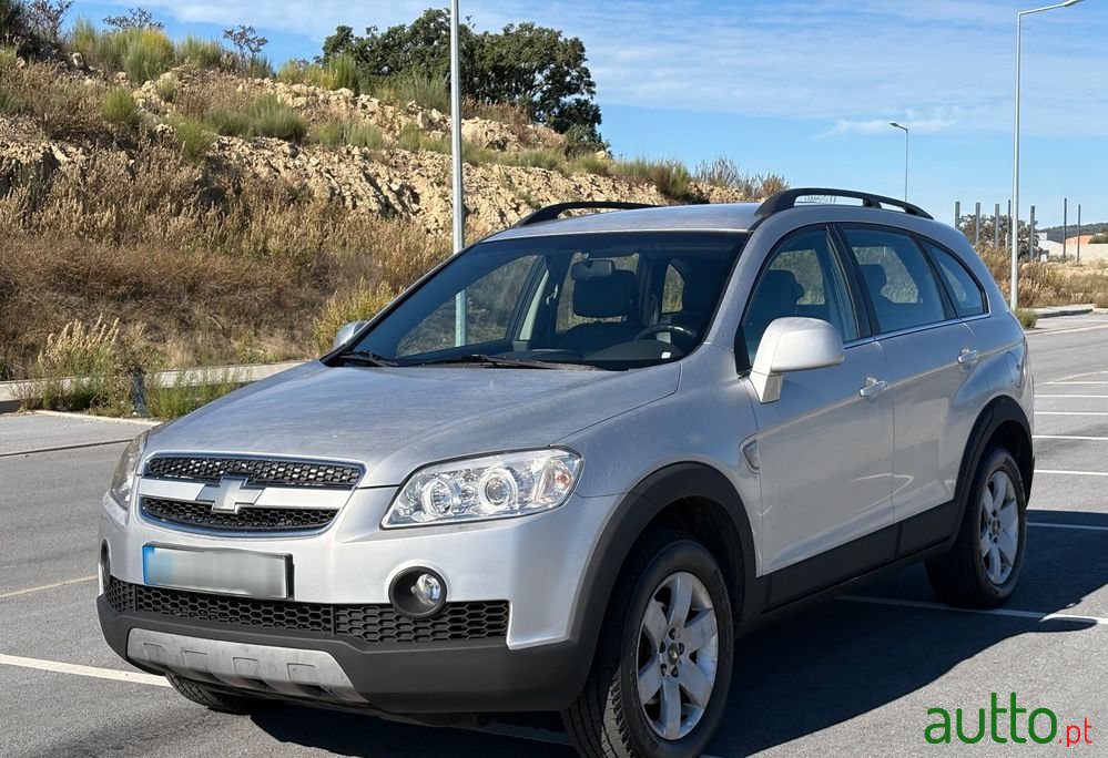 2008' Chevrolet Captiva 2.0 Vcdi Seven 7L photo #1