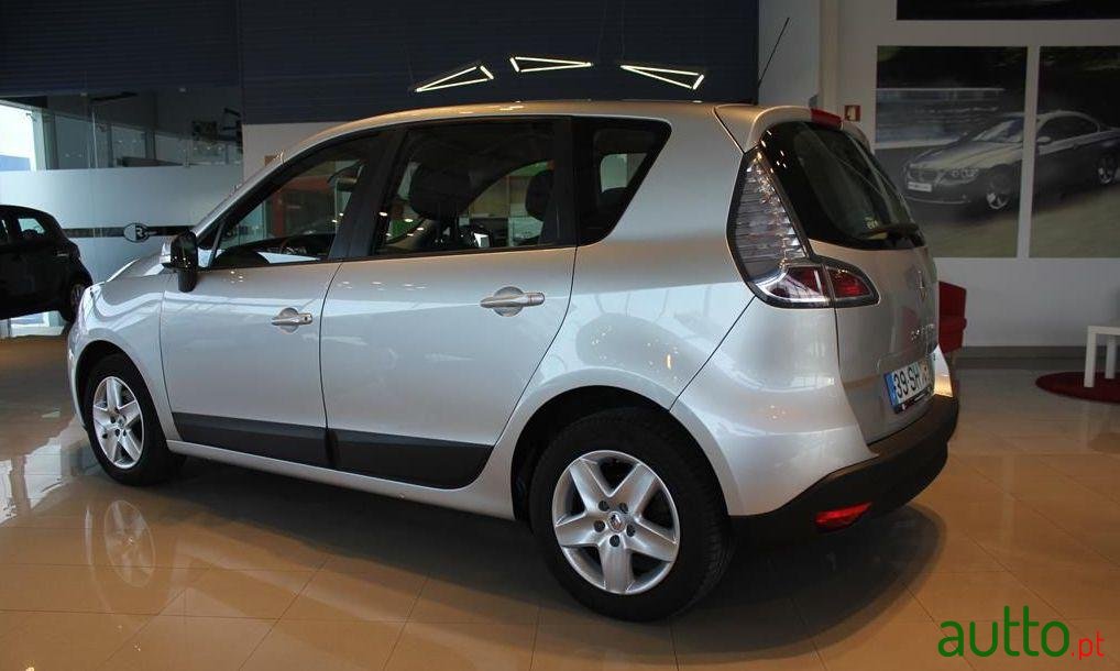 2012' Renault Scenic 1.5 Dci Expression Ss photo #1