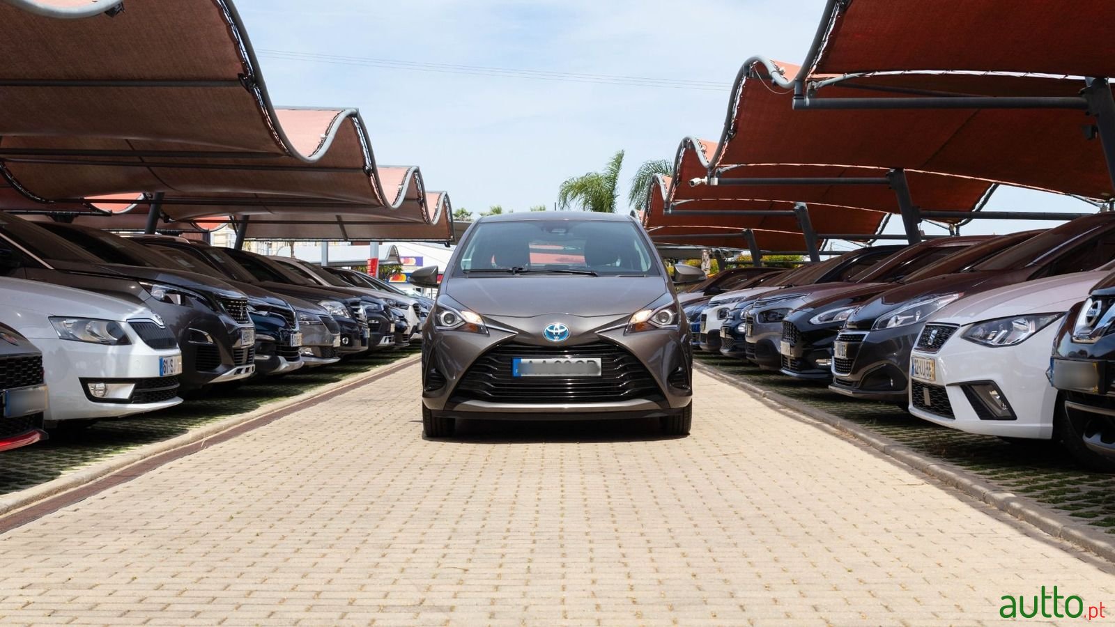 2020' Toyota Yaris photo #2