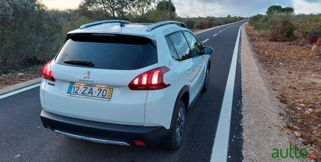 2019' Peugeot 2008 photo #3