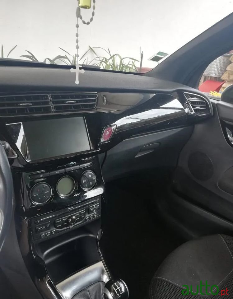 2012' Citroen DS3 1.6 E-Hdi So Chic photo #6